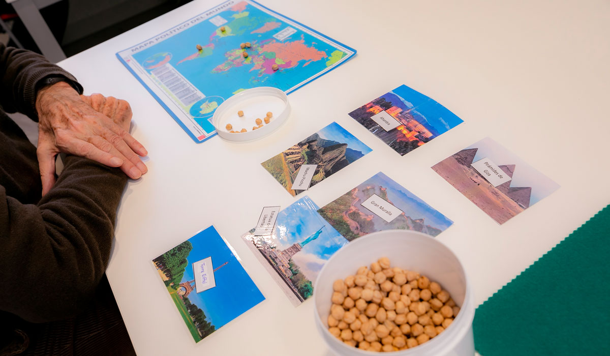 Estimulación cognitiva con método Montessori - Nuloe centro de día